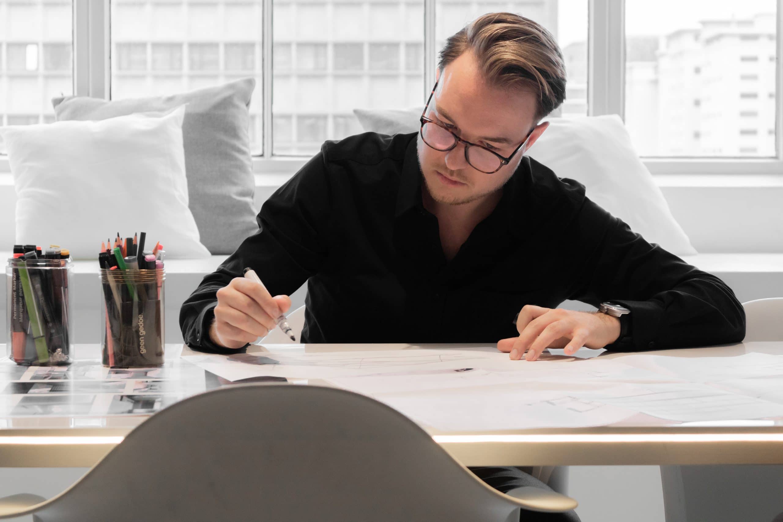 Architect ontwerpt en designed een villa potlood