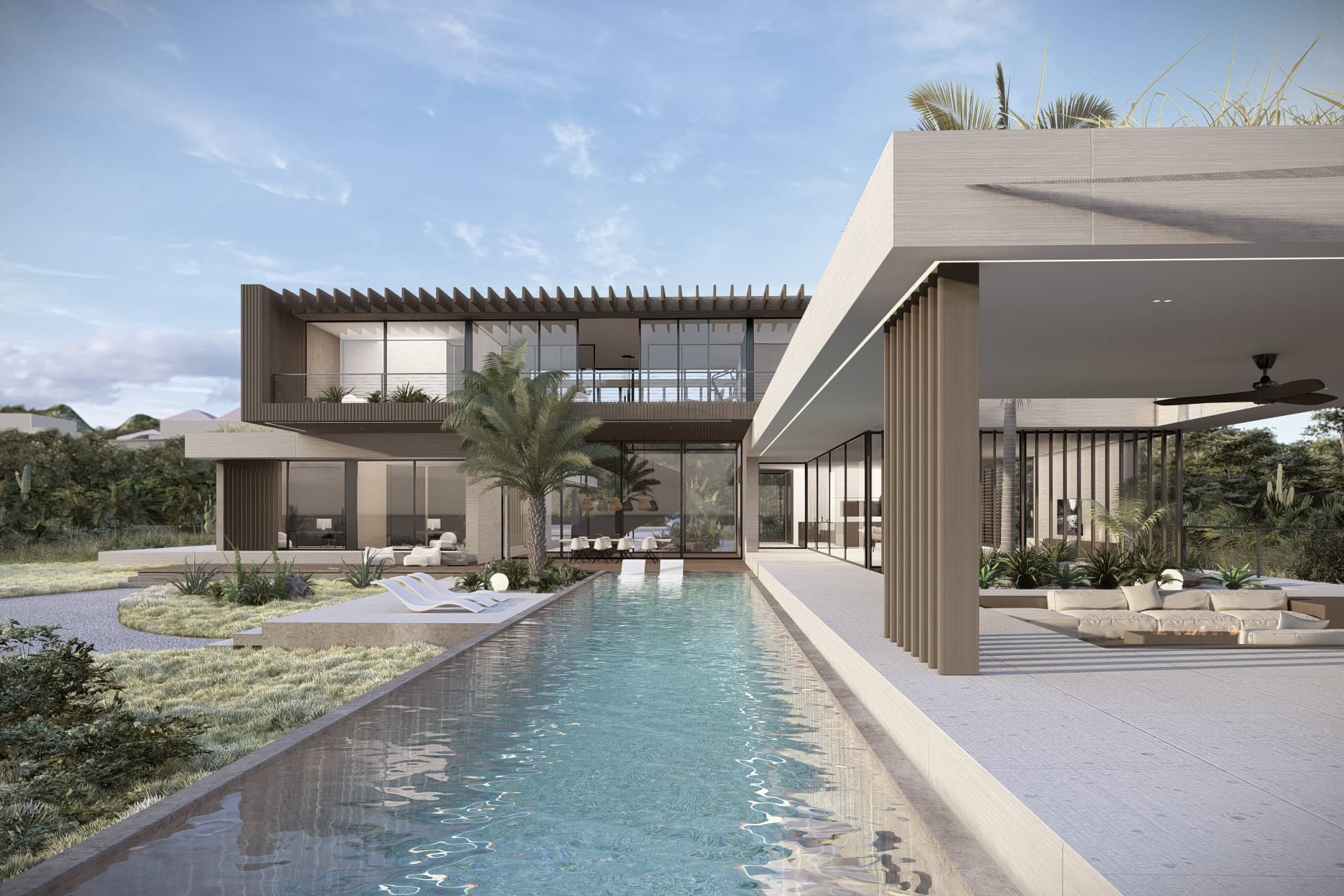 Moderne luxe villa met langgerekt zwembad, grote glaspartijen, overdekt terras en tropische tuin.