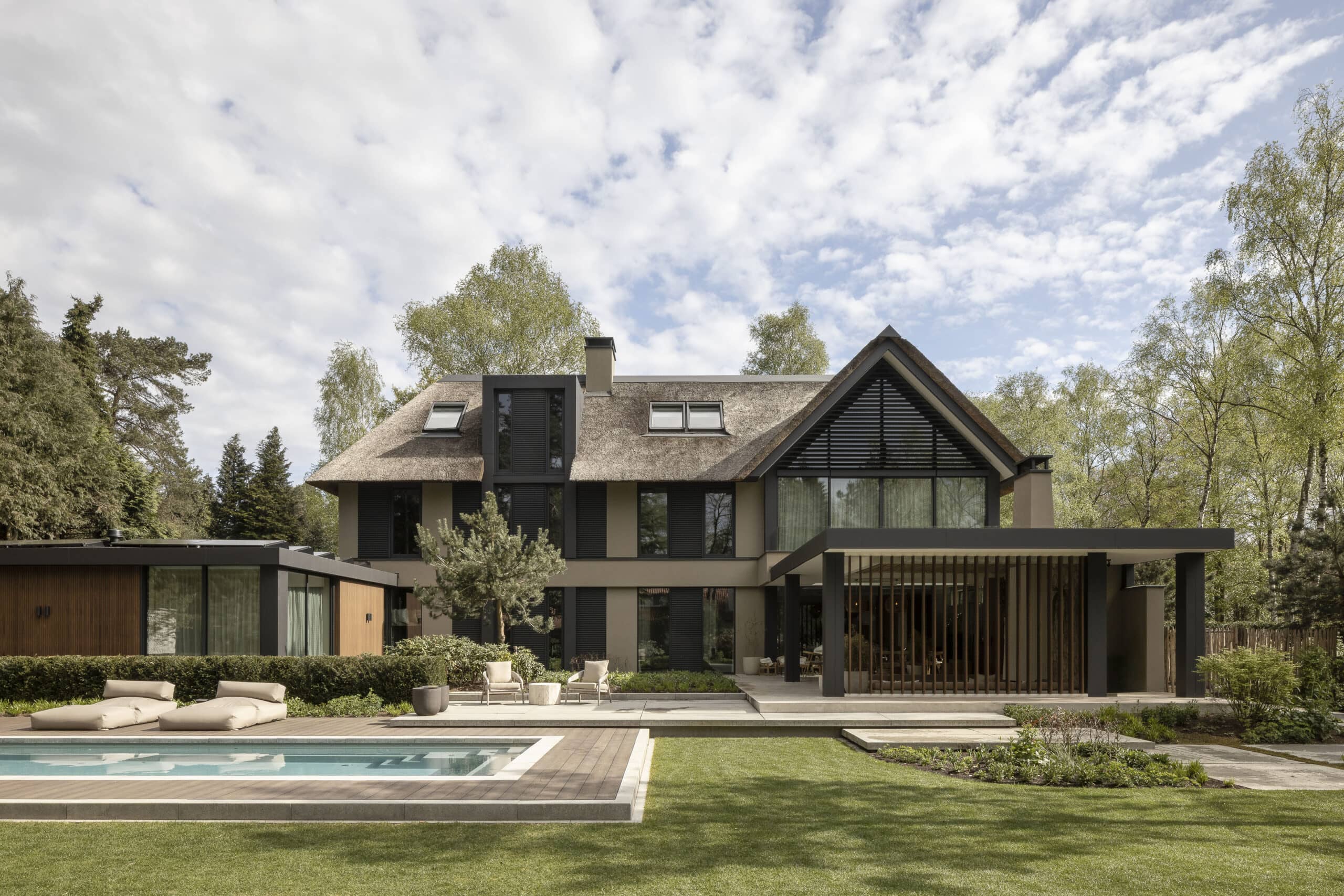 bosvilla waalre vanuit de tuin achterzijde